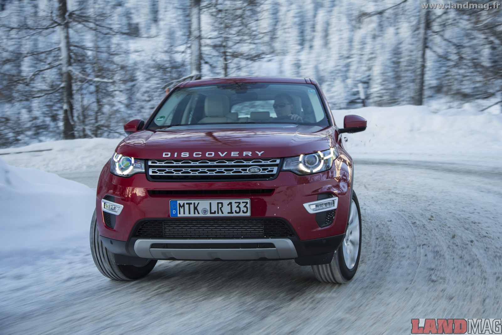LR_Discovery_Sport_HSELuxery_FirenzeRed_01_15_0137_(102888)