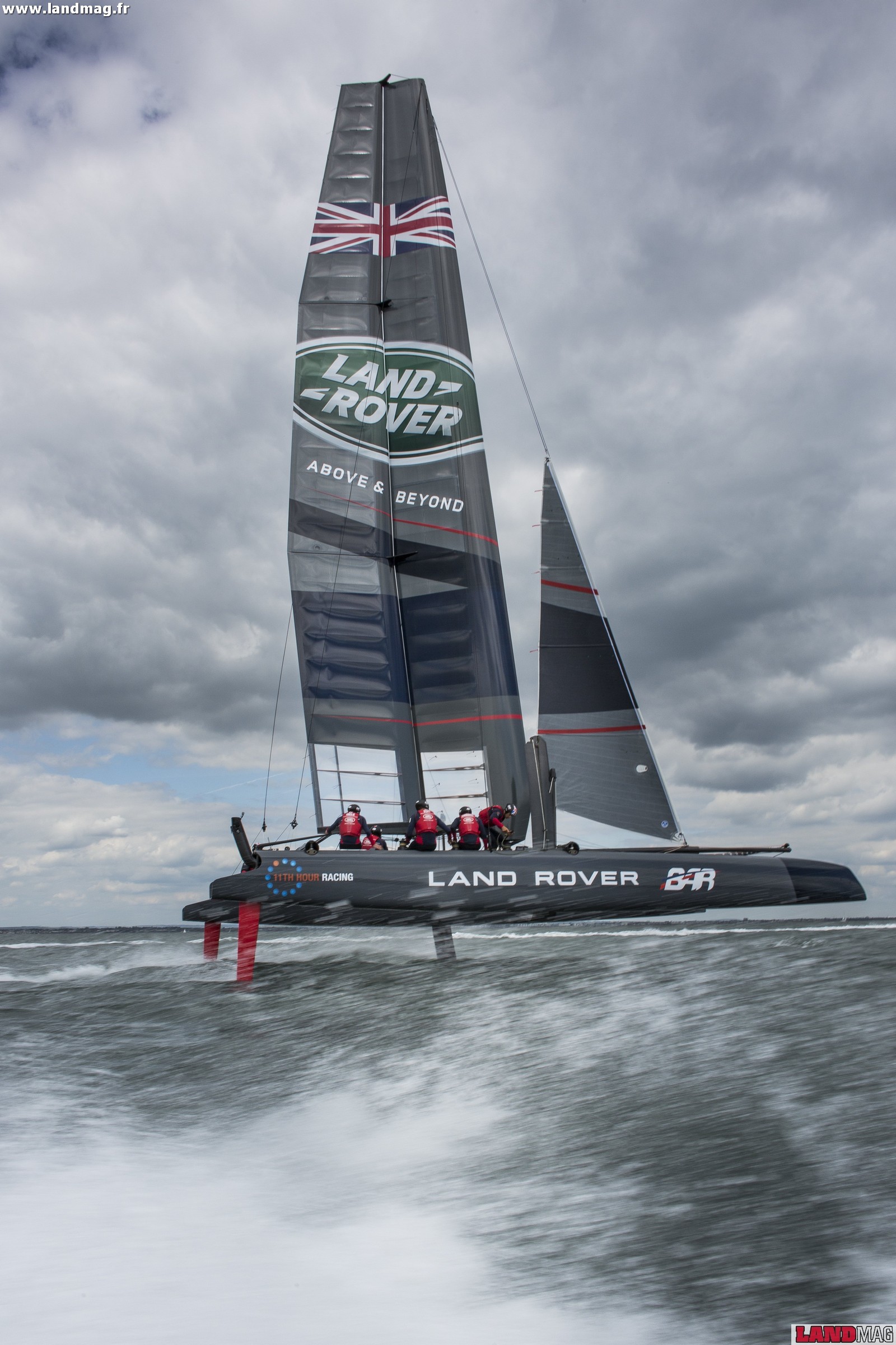 Land_Rover_BAR_high_foiling_on_the_Solent_(112296)