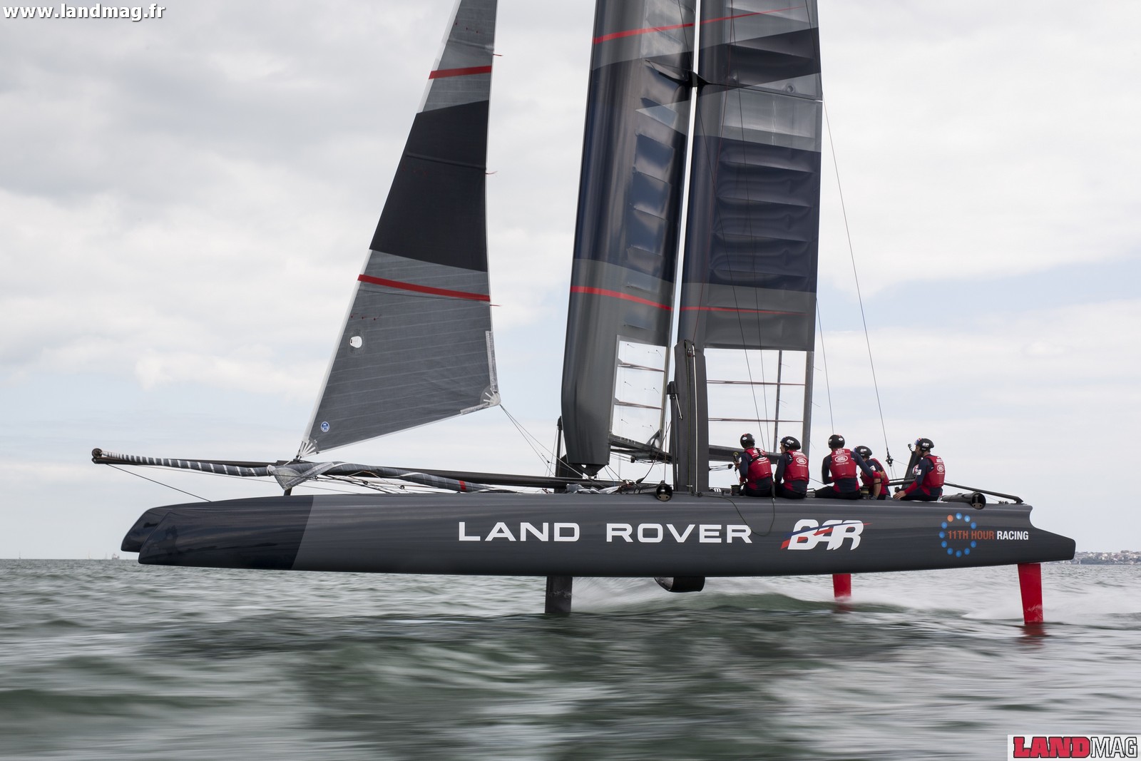 Land_Rover_BAR_high_foiling_on_the_Solent_3_(112294)