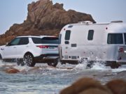 Vidéo: Tow Assist, la marche arrière pour les nuls selon Land Rover!