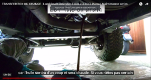 Vidéo: vidanger les boîtes d’un Defender Puma avec Off-Track Family