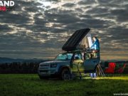 Envie d’un weekend bivouac en nouveau Land Rover Defender ? C’est possible avec Booking.com